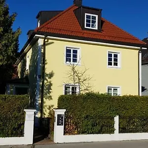 helle-und-ruhige-dachgeschosswohnung.com-bavaria.com/